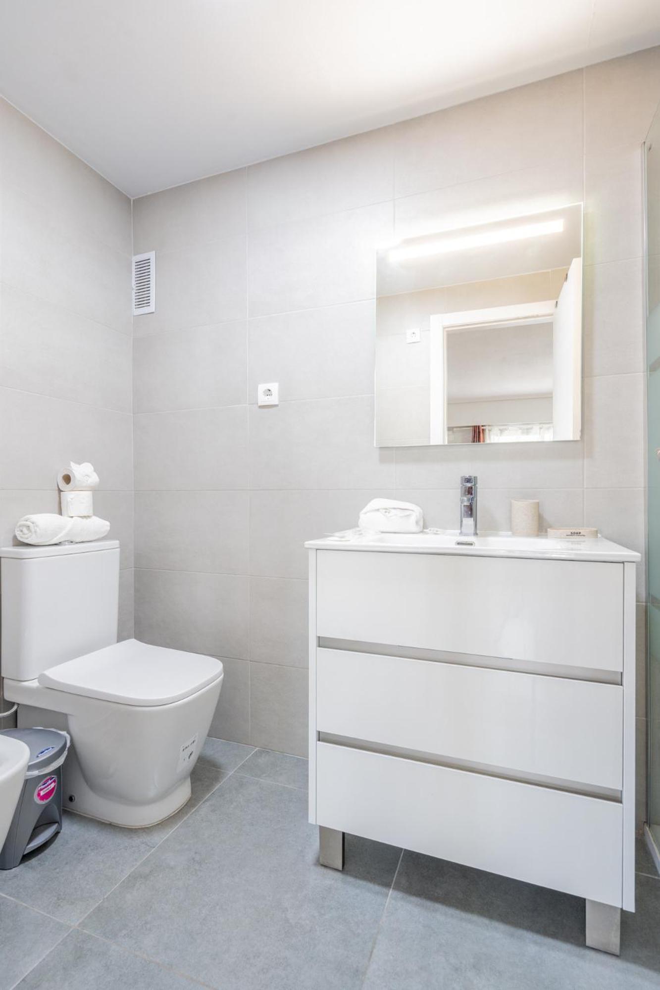 ולנסיה Apartamento Familiar En Avenida Del Puerto מראה חיצוני תמונה