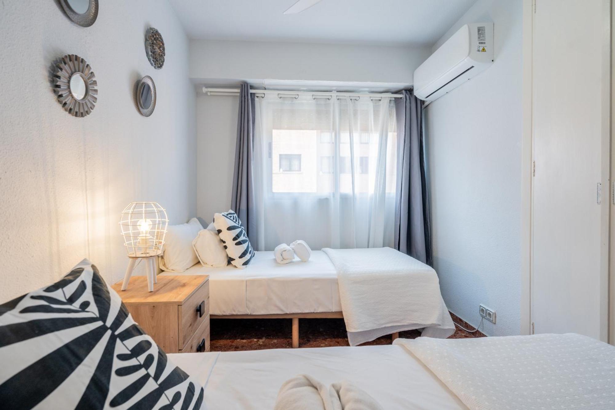 ולנסיה Apartamento Familiar En Avenida Del Puerto מראה חיצוני תמונה